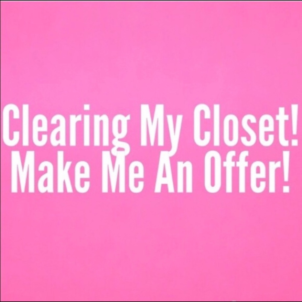 Clearing my closet make an offer‼️